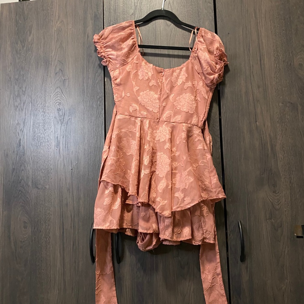 Thirty Thirty LA Dusty Rose Floral Jacquard Tiered Ruffle Romper Small Pink - Picture 3 of 3